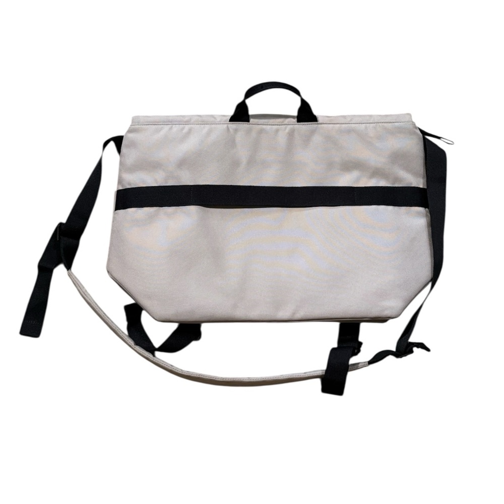 EVERLANE ReNew Transit Messenger Bag
Color: Atmosphere (Tan Gray) Black Straps - Picture 3 of 7